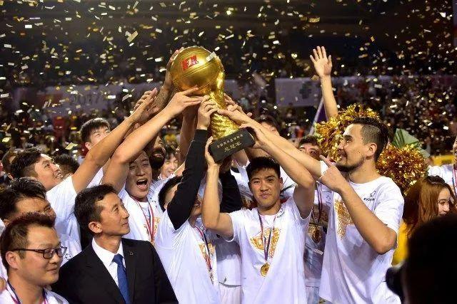 文班亚马19+15 马刺38分胜森林狼总分1-1